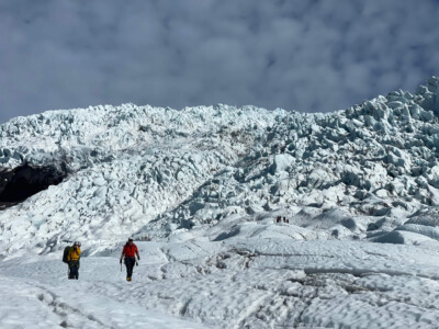 people, seen from afar on a hike in skaftafell
