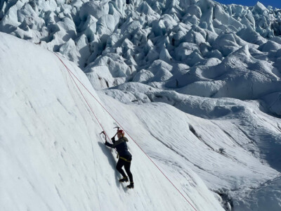 climber ice wall1